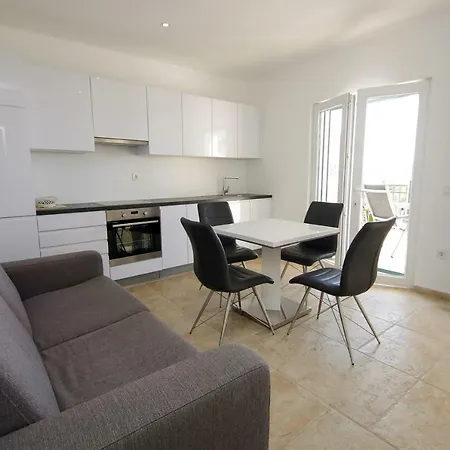 Lucich White House Appartement *