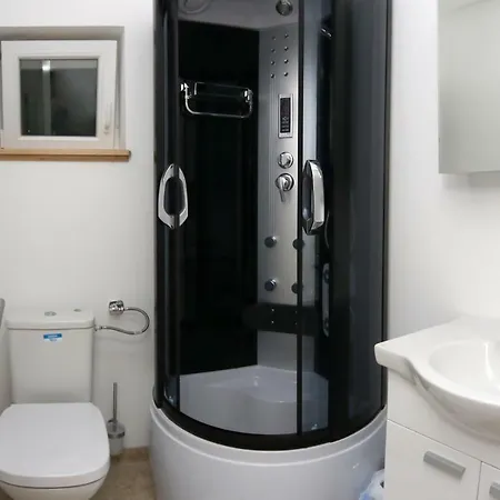 Lucich White House * Srima