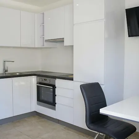 Lucich White House Srima