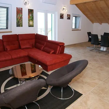 Lucich White House *