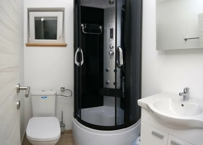 Lucich White House * Srima