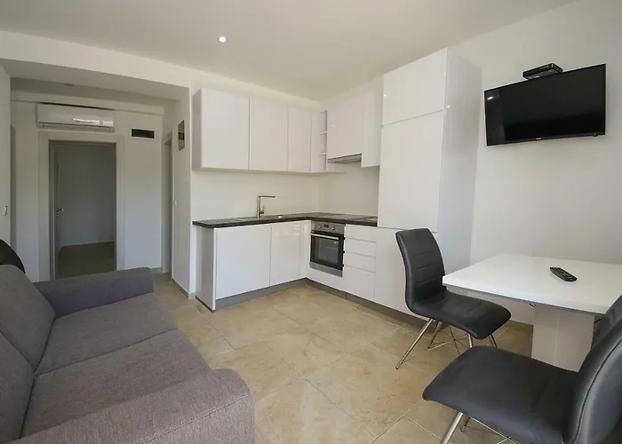 Lucich White House *