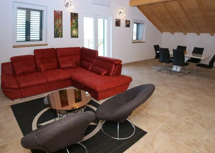 Lucich White House *